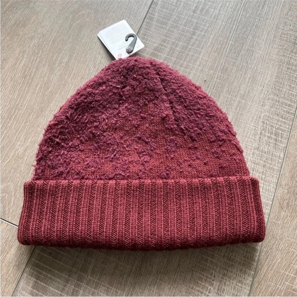Lululemon Ombre Knit Textured Beanie in Red Merlot